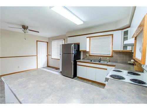 23 Woodland Drive, Welland, ON - Indoor Photo Showing Kitchen With Double Sink