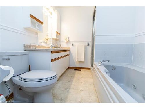 23 Woodland Drive, Welland, ON - Indoor Photo Showing Bathroom