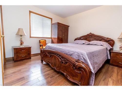 23 Woodland Drive, Welland, ON - Indoor Photo Showing Bedroom