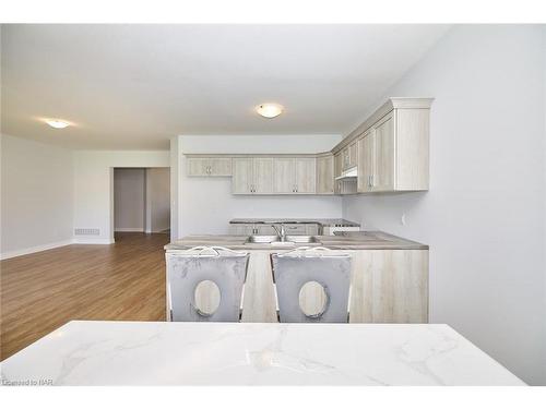 422 Williams Crescent, Fort Erie, ON - Indoor Photo Showing Kitchen