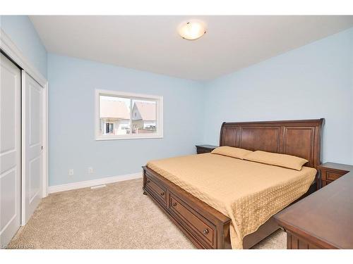 422 Williams Crescent, Fort Erie, ON - Indoor Photo Showing Bedroom