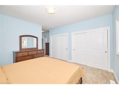 422 Williams Crescent, Fort Erie, ON - Indoor Photo Showing Bedroom