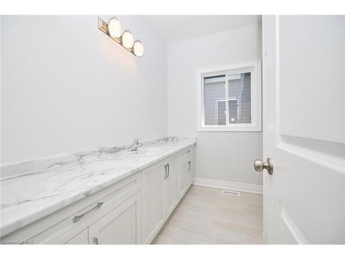 422 Williams Crescent, Fort Erie, ON - Indoor Photo Showing Bathroom