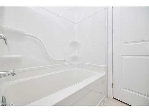 422 Williams Crescent, Fort Erie, ON - Indoor Photo Showing Bathroom