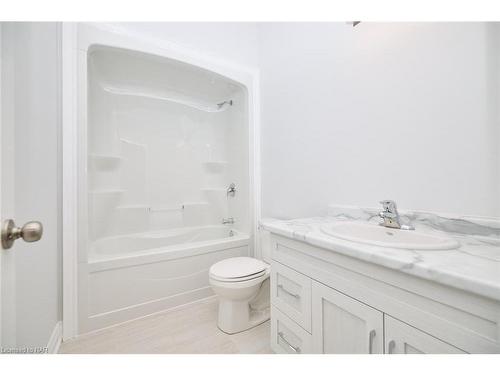 422 Williams Crescent, Fort Erie, ON - Indoor Photo Showing Bathroom