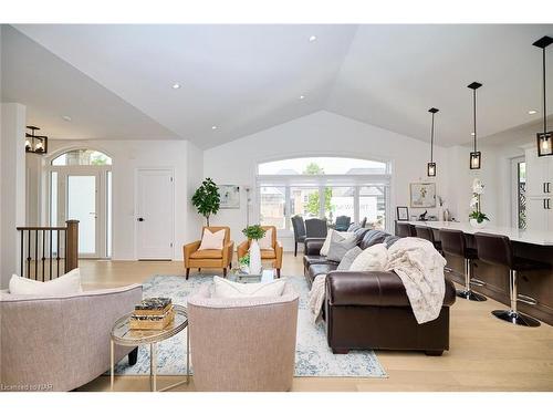 4242 Village Creek Drive, Stevensville, ON - Indoor Photo Showing Living Room