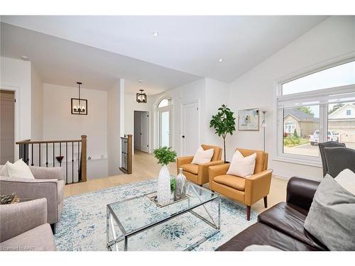 4242 Village Creek Drive, Stevensville, ON - Indoor Photo Showing Living Room