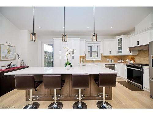 4242 Village Creek Drive, Stevensville, ON - Indoor Photo Showing Kitchen With Upgraded Kitchen