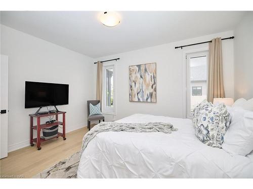 4242 Village Creek Drive, Stevensville, ON - Indoor Photo Showing Bedroom