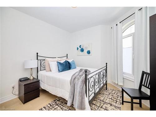 4242 Village Creek Drive, Stevensville, ON - Indoor Photo Showing Bedroom