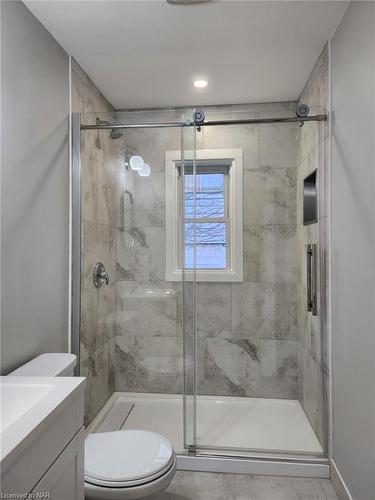 1410 Balfour Street, Fenwick, ON - Indoor Photo Showing Bathroom