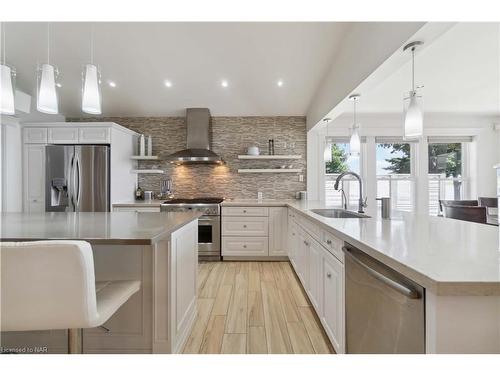 899 Edgemere Road, Fort Erie, ON - Indoor Photo Showing Kitchen With Upgraded Kitchen