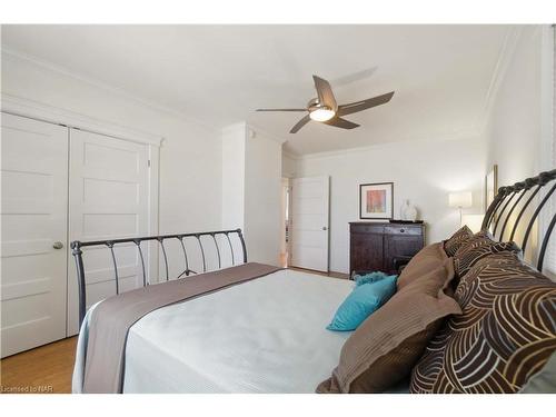 899 Edgemere Road, Fort Erie, ON - Indoor Photo Showing Bedroom