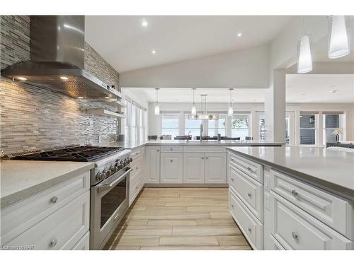 899 Edgemere Road, Fort Erie, ON - Indoor Photo Showing Kitchen With Upgraded Kitchen