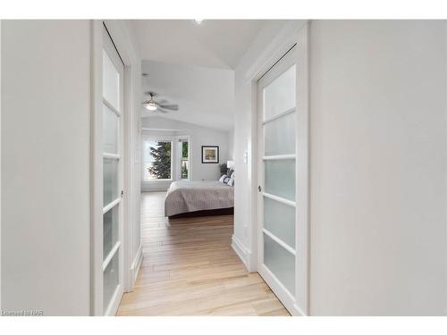 899 Edgemere Road, Fort Erie, ON - Indoor Photo Showing Bedroom