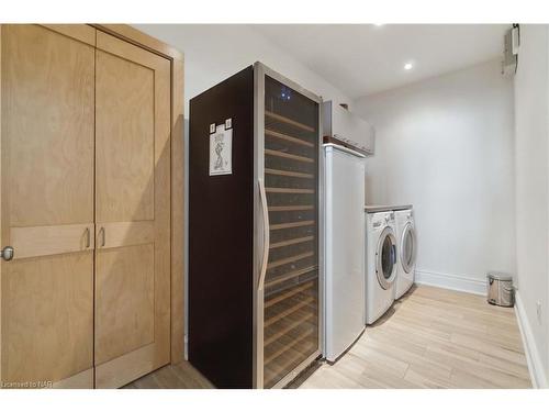 899 Edgemere Road, Fort Erie, ON - Indoor Photo Showing Laundry Room