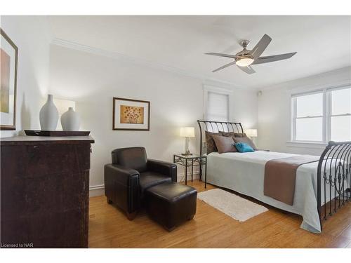 899 Edgemere Road, Fort Erie, ON - Indoor Photo Showing Bedroom