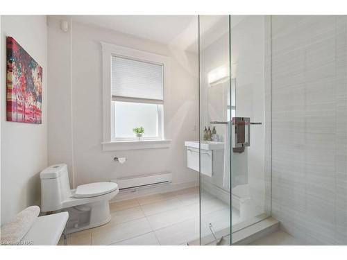 899 Edgemere Road, Fort Erie, ON - Indoor Photo Showing Bathroom