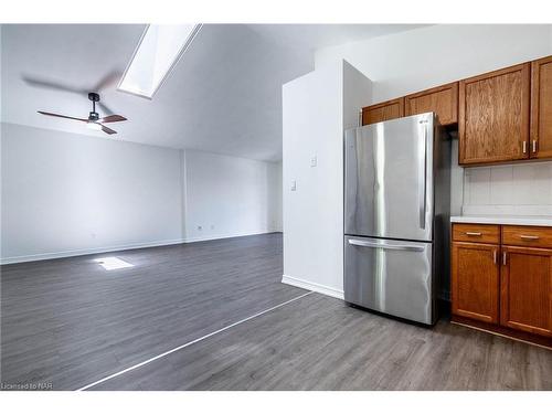 58 Vintage Crescent, St. Catharines, ON - Indoor Photo Showing Kitchen