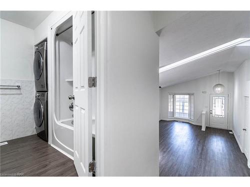 58 Vintage Crescent, St. Catharines, ON - Indoor Photo Showing Laundry Room