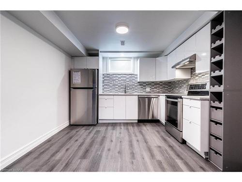 58 Vintage Crescent, St. Catharines, ON - Indoor Photo Showing Kitchen