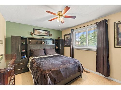 33 Drury Crescent, St. Catharines, ON - Indoor Photo Showing Bedroom