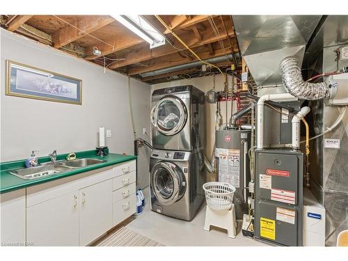 33 Drury Crescent, St. Catharines, ON - Indoor Photo Showing Laundry Room