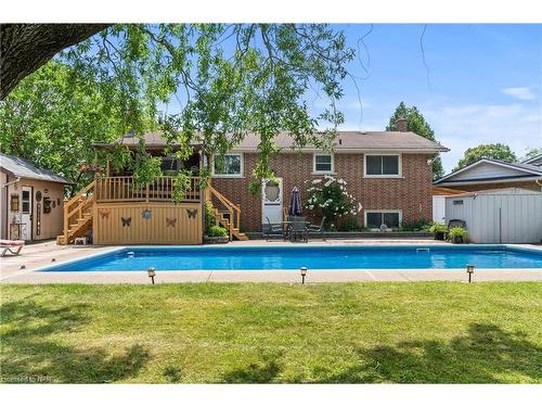 33 Drury Crescent, St. Catharines, ON - Outdoor With In Ground Pool With Backyard With Exterior