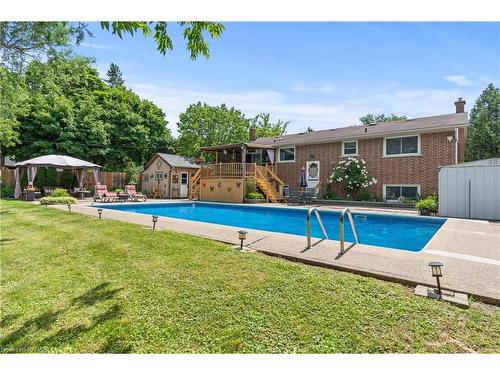 33 Drury Crescent, St. Catharines, ON - Outdoor With In Ground Pool With Backyard