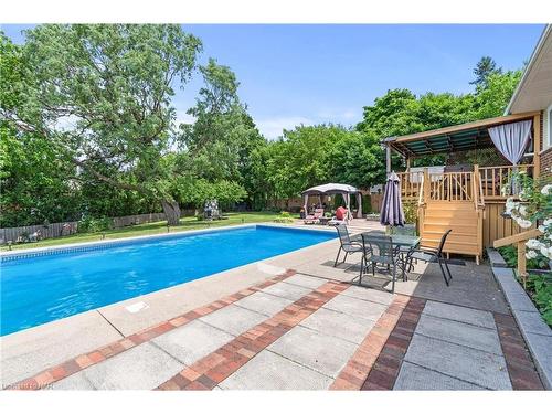 33 Drury Crescent, St. Catharines, ON - Outdoor With In Ground Pool With Backyard