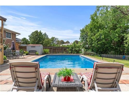 33 Drury Crescent, St. Catharines, ON - Outdoor With In Ground Pool With Backyard