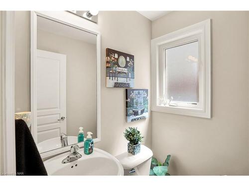 36 Silverwood Avenue, Welland, ON - Indoor Photo Showing Bathroom