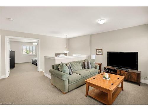 36 Silverwood Avenue, Welland, ON - Indoor Photo Showing Living Room