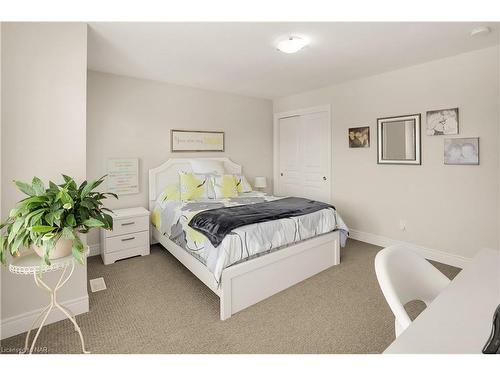 36 Silverwood Avenue, Welland, ON - Indoor Photo Showing Bedroom