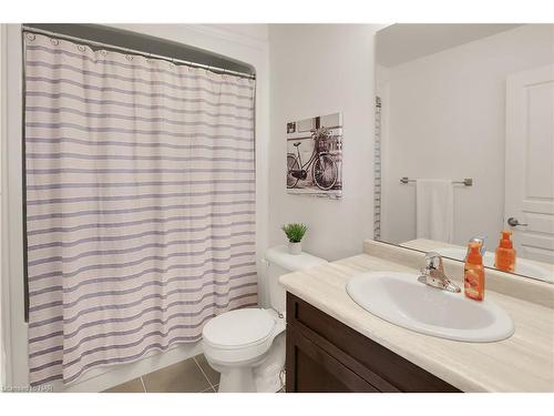 36 Silverwood Avenue, Welland, ON - Indoor Photo Showing Bathroom