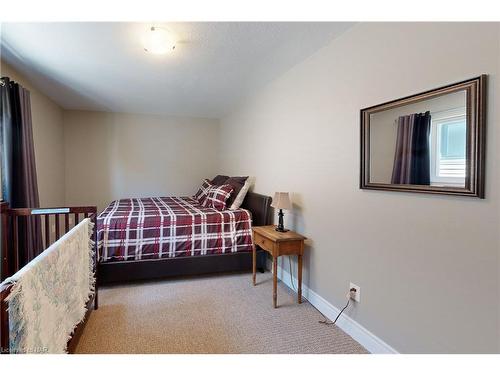 36 Silverwood Avenue, Welland, ON - Indoor Photo Showing Bedroom