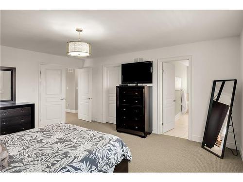 36 Silverwood Avenue, Welland, ON - Indoor Photo Showing Bedroom