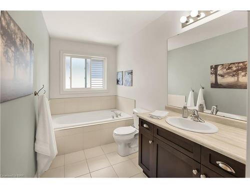 36 Silverwood Avenue, Welland, ON - Indoor Photo Showing Bathroom