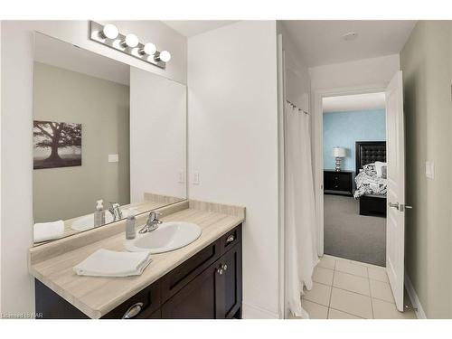 36 Silverwood Avenue, Welland, ON - Indoor Photo Showing Bathroom