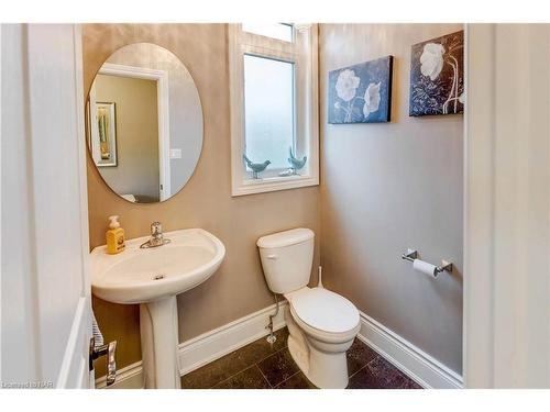 6557 Mary Drive, Niagara Falls, ON - Indoor Photo Showing Bathroom