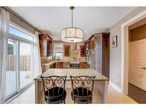 6557 Mary Drive, Niagara Falls, ON - Indoor Photo Showing Kitchen