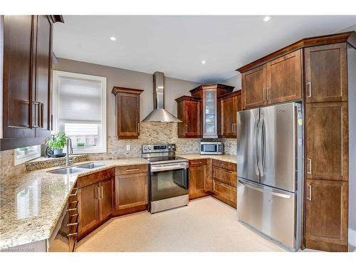 6557 Mary Drive, Niagara Falls, ON - Indoor Photo Showing Kitchen With Double Sink