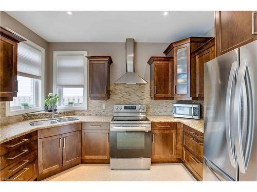 6557 Mary Drive, Niagara Falls, ON - Indoor Photo Showing Kitchen With Double Sink