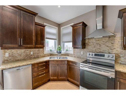 6557 Mary Drive, Niagara Falls, ON - Indoor Photo Showing Kitchen With Double Sink