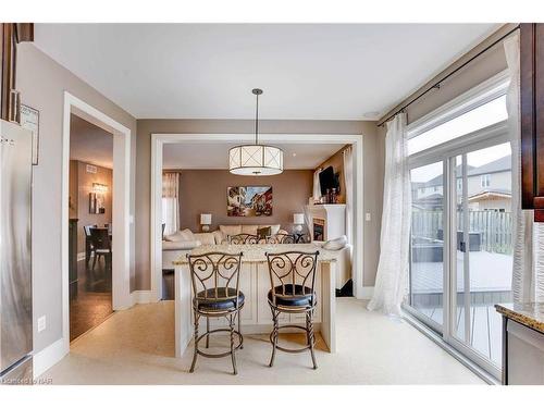 6557 Mary Drive, Niagara Falls, ON - Indoor Photo Showing Dining Room