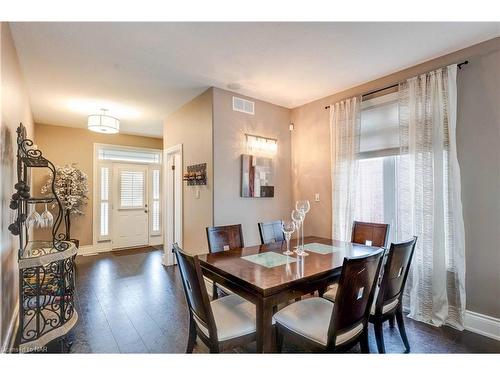 6557 Mary Drive, Niagara Falls, ON - Indoor Photo Showing Dining Room