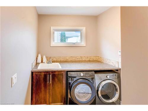 6557 Mary Drive, Niagara Falls, ON - Indoor Photo Showing Laundry Room