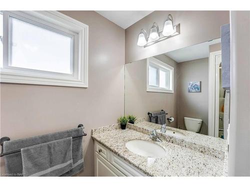 6557 Mary Drive, Niagara Falls, ON - Indoor Photo Showing Bathroom