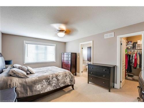 6557 Mary Drive, Niagara Falls, ON - Indoor Photo Showing Bedroom