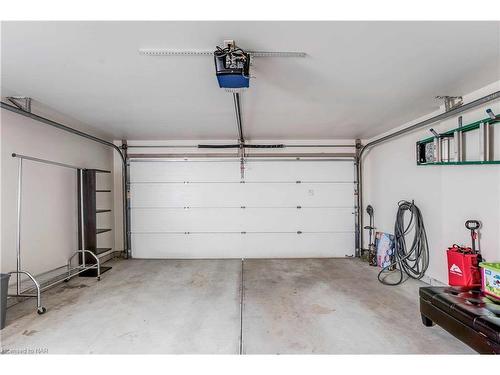 6557 Mary Drive, Niagara Falls, ON - Indoor Photo Showing Garage